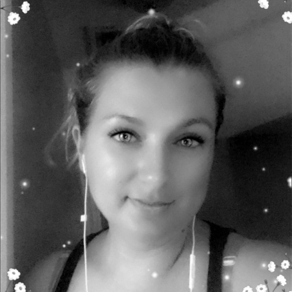 Meet your Posher, Courtney - Picture 4 of 6